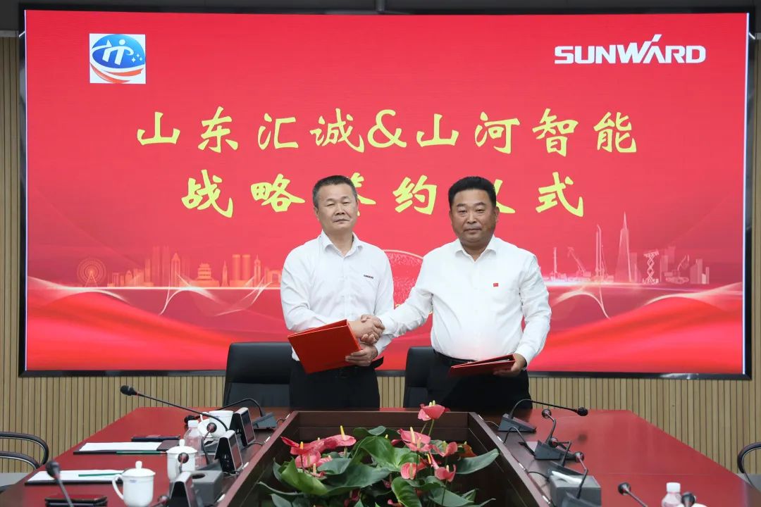 携手山东汇诚助力我国港口建设!山河智能港口抓料机成功批量交付