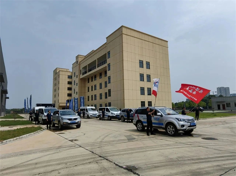 热情似火,服务加码!山河智能基础装备服务万里行为您保驾护航