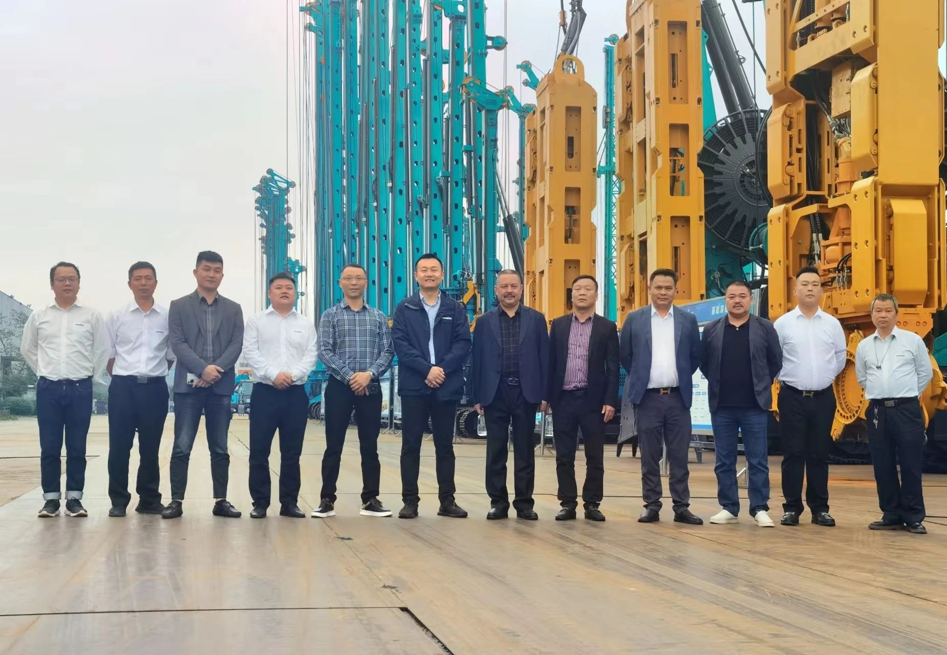 行业寒冬现暖阳!现场签购20台旋挖钻机,山河智能携手湖南骏牛助力国家电网项目建设