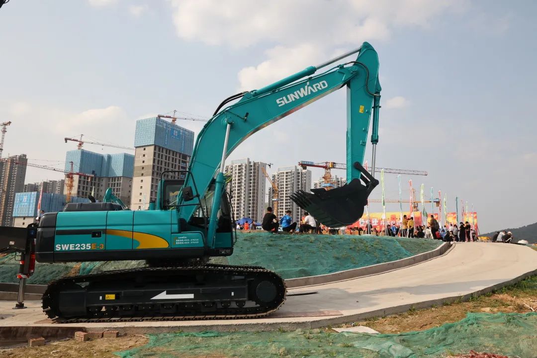 硬实力+软名片！山河智能协拍电视剧《重中之重》开机