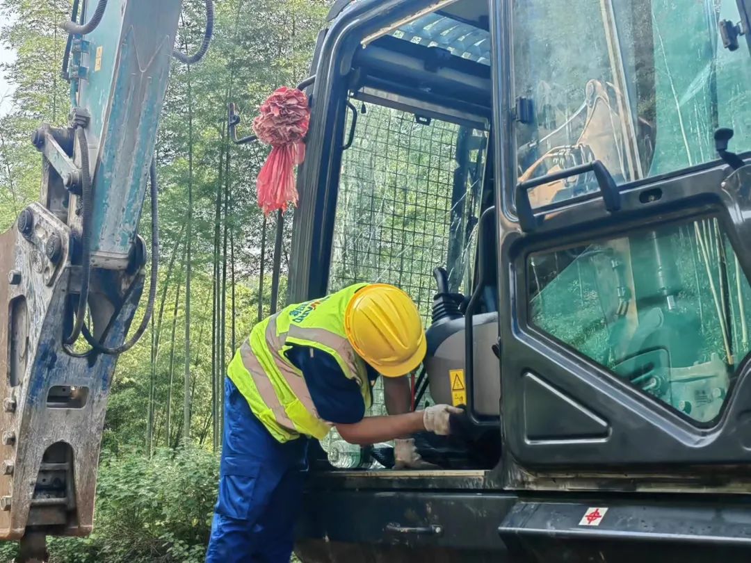 品质山河，用心服务！山河智能挖掘机2023年服务万里行正式出征