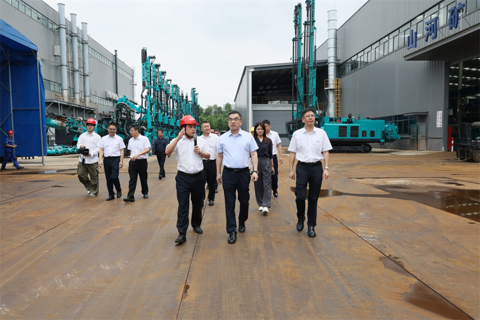 广州工控集团总经理王福铸调研山河智能生产经营工作