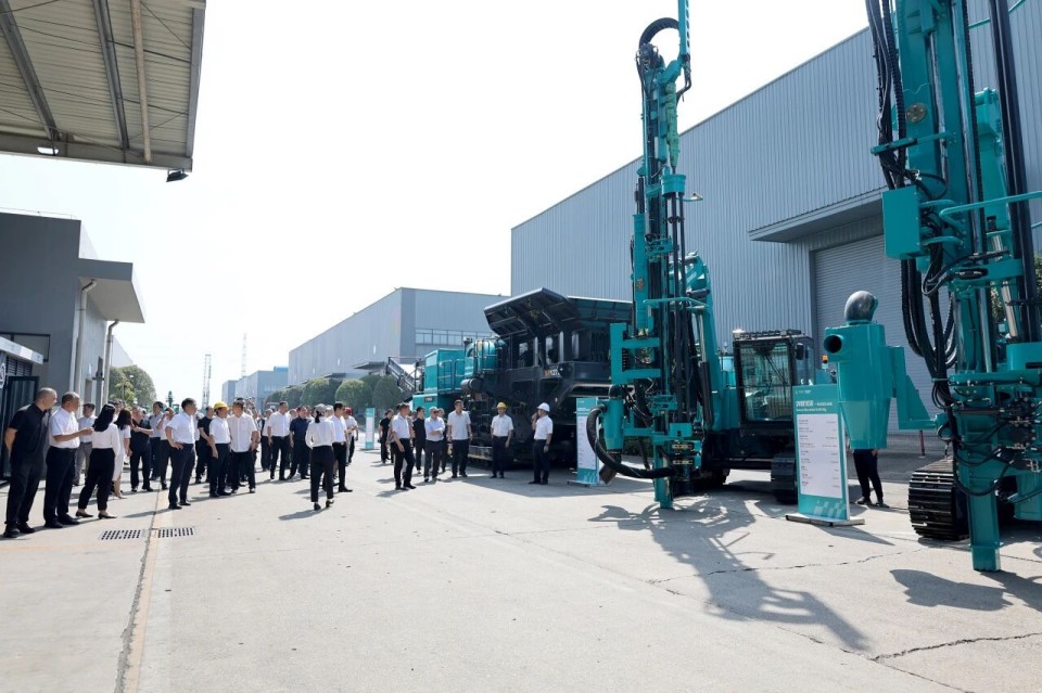 斜井开挖钻护一体化装备成功下线，实现地下工程装备重大突破