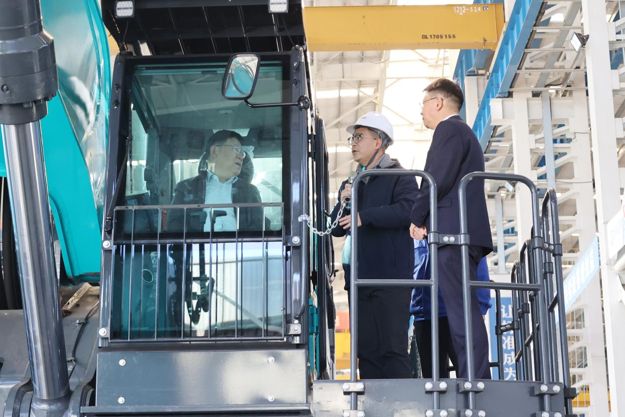 新矿投资集团党委书记、董事长王漠到访山河智能