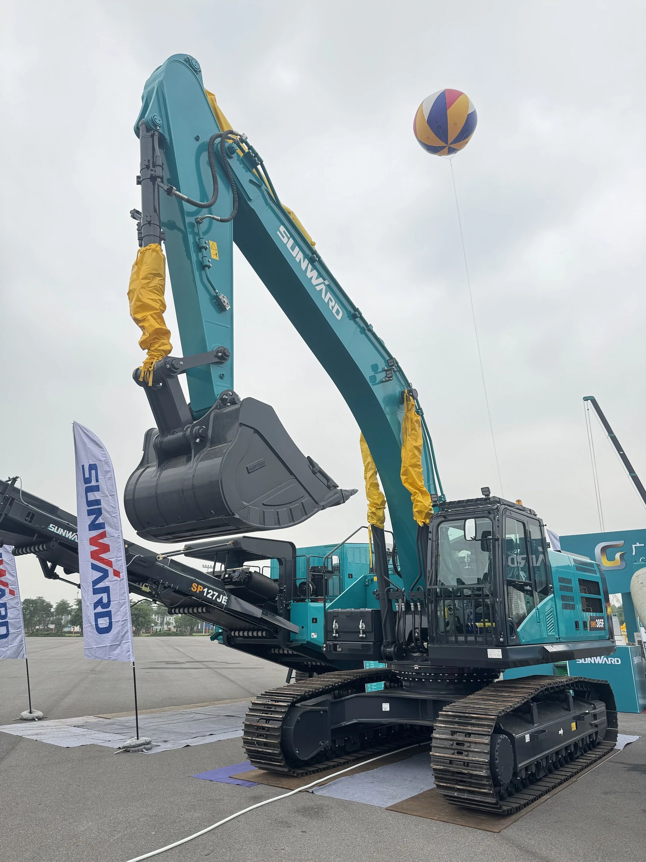 山河智能亮相越南矿业及工程机械展览会